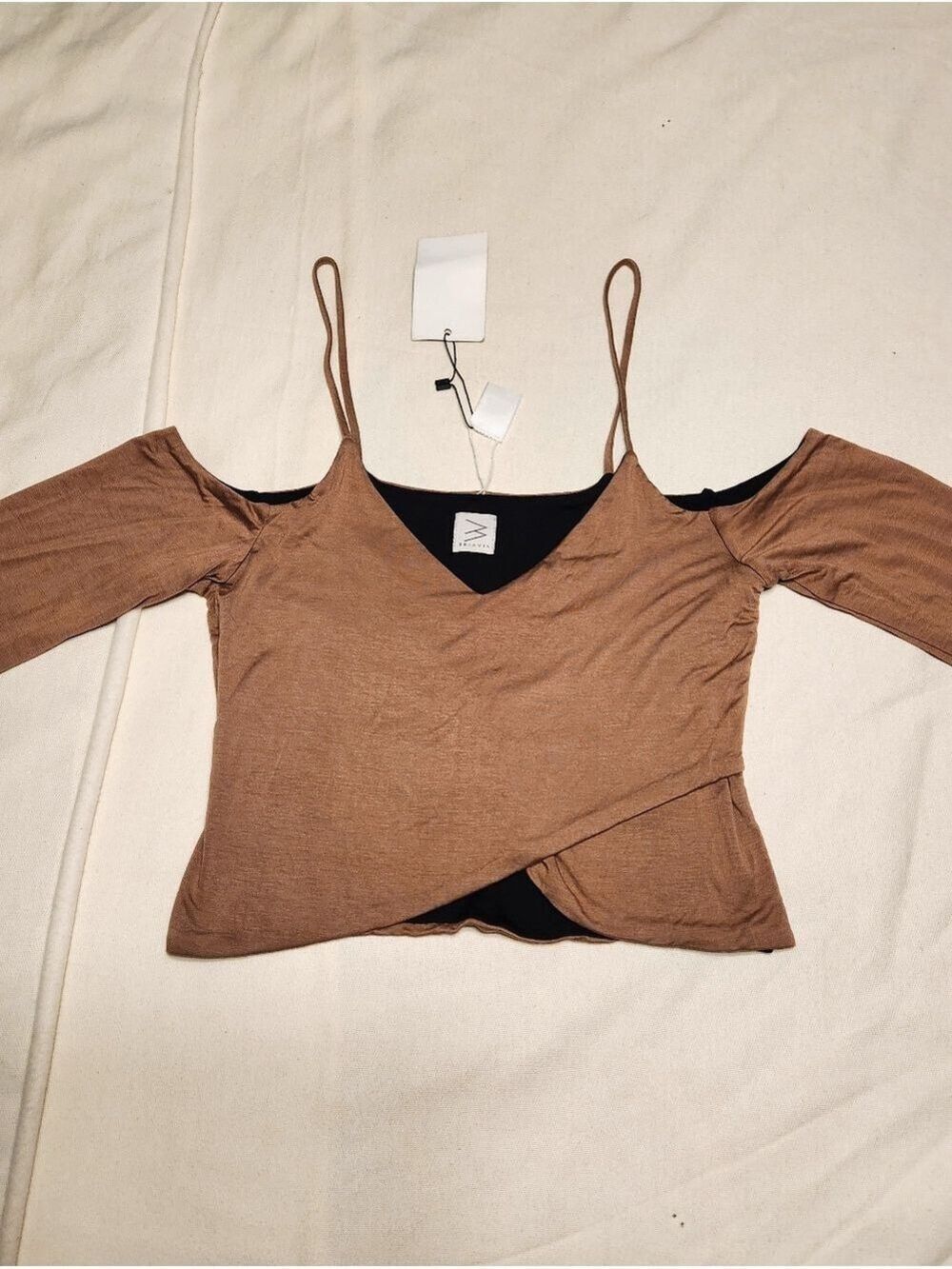 Briavia Knit Top Tan Black Cold Shoulder Cropped Medium Large - Picture 4 of 7